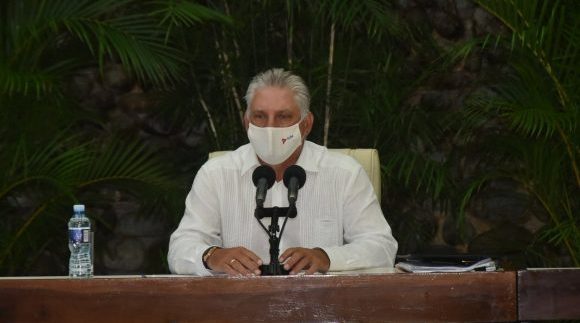 Presidente cubano se reúne con miembros de Brigada Henry Reeve que combatieron la COVID-19 en Togo y Kuwait Presidente cubano se reúne con miembros de Brigada Henry Reeve que combatieron la COVID-19 en Togo y Kuwait