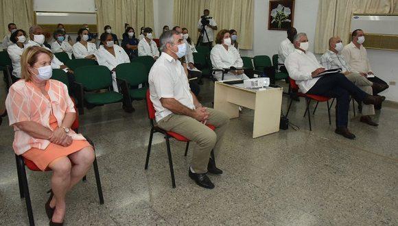 Intercambió Díaz-Canel con científicos que trabajan en candidatos vacunales cubanos contra la COVID-19 Intercambió Díaz-Canel con científicos que trabajan en candidatos vacunales cubanos contra la COVID-19