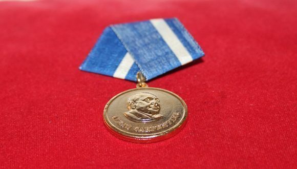 Otorgan Medalla Alejo Carpentier a destacados intelectuales y artistas cubanos Otorgan Medalla Alejo Carpentier a destacados intelectuales y artistas cubanos
