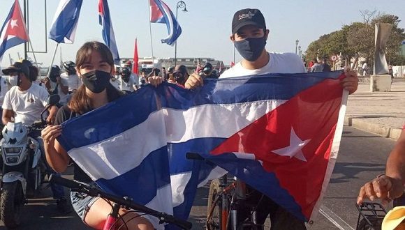 La Habana: Jóvenes cubanos en caravana contra el Bloqueo La Habana: Jóvenes cubanos en caravana contra el Bloqueo