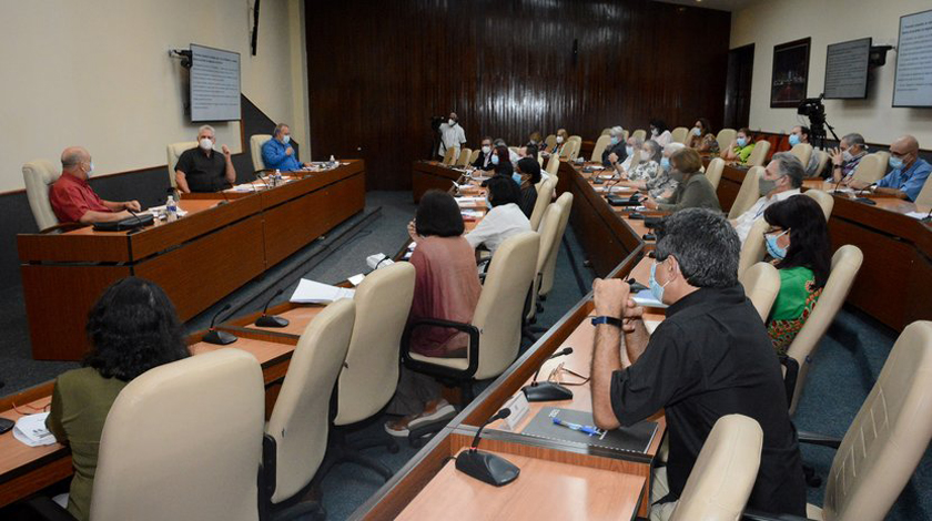 Díaz-Canel: avanzar con respuestas efectivas y sostenibles para vencer a la COVID-19 Díaz-Canel: avanzar con respuestas efectivas y sostenibles para vencer a la COVID-19