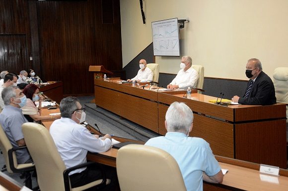 Pronósticos de la COVID-19 en Cuba son desfavorables, afirman los expertos Pronósticos de la COVID-19 en Cuba son desfavorables, afirman los expertos