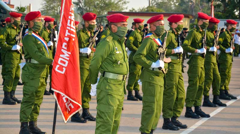 Felicita Raúl Castro al Ejército Oriental su aniversario 60 Felicita Raúl Castro al Ejército Oriental su aniversario 60