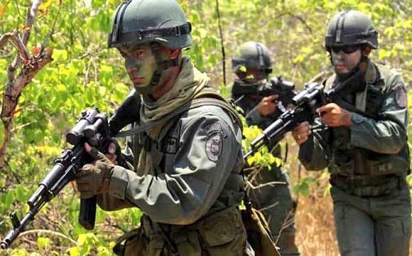 Fuerzas armadas de Venezuela mantienen operaciones en frontera con Colombia Fuerzas armadas de Venezuela mantienen operaciones en frontera con Colombia