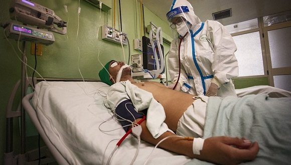 Díaz-Canel indica revisar trabajo en terapias intensivas y profundizar en las causas del rebrote de la COVID-19 en Cuba Díaz-Canel indica revisar trabajo en terapias intensivas y profundizar en las causas del rebrote de la COVID-19 en Cuba