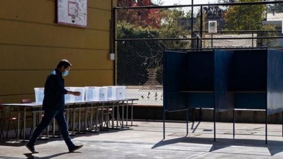 Lento avance de primera jornada de las elecciones más grandes de Chile Lento avance de primera jornada de las elecciones más grandes de Chile
