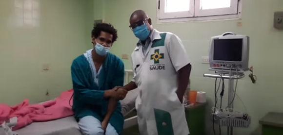 Vicedirector Quirúrgico del Calixto García informa sobre atención médica a Otero Alcántara Vicedirector Quirúrgico del Calixto García informa sobre atención médica a Otero Alcántara