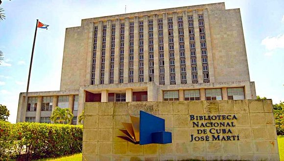 Presidente cubano felicita a bibliotecarios en su día Presidente cubano felicita a bibliotecarios en su día