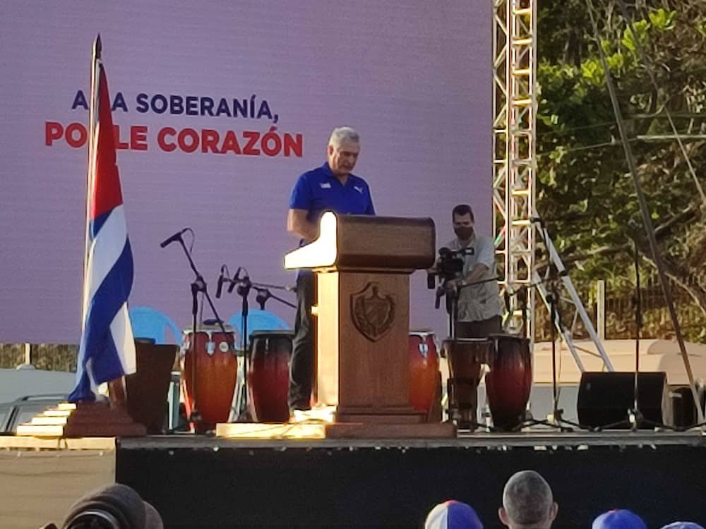 Díaz-Canel: Al lado del pueblo, con el pueblo y por el pueblo, sigue estando la Revolución cubana Díaz-Canel: Al lado del pueblo, con el pueblo y por el pueblo, sigue estando la Revolución cubana