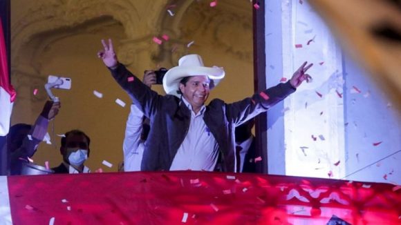 Pedro Castillo es el nuevo presidente de Perú, tras ganar en segunda vuelta electoral Pedro Castillo es el nuevo presidente de Perú, tras ganar en segunda vuelta electoral