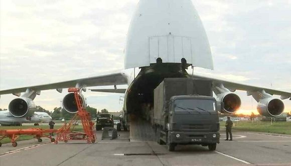 Rusia envía dos aviones de transporte militar para llevar ayuda humanitaria a Cuba Rusia envía dos aviones de transporte militar para llevar ayuda humanitaria a Cuba