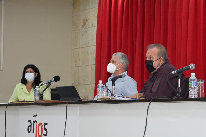 Díaz-Canel en Artemisa y Mayabeque: contra la COVID-19 «la rutina no nos puede vencer» Díaz-Canel en Artemisa y Mayabeque: contra la COVID-19 «la rutina no nos puede vencer»