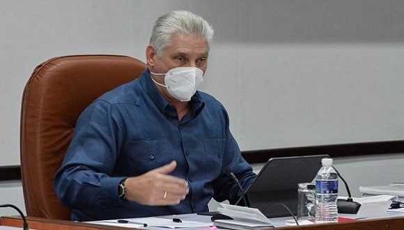 Díaz-Canel: Potenciar lo enaltecedor y combatir “la burocracia, la mediocridad, el acomodamiento” Díaz-Canel: Potenciar lo enaltecedor y combatir “la burocracia, la mediocridad, el acomodamiento”