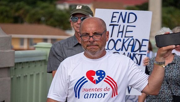 Puentes de amor frente a la Casa Blanca: Por el fin del bloqueo y las sanciones de EE.UU. contra la familia cubana Puentes de amor frente a la Casa Blanca: Por el fin del bloqueo y las sanciones de EE.UU. contra la familia cubana