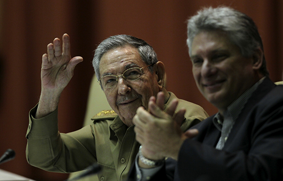 Trasladan Raúl Castro y Díaz-Canel deseos de pronta recuperación al Papa Francisco Trasladan Raúl Castro y Díaz-Canel deseos de pronta recuperación al Papa Francisco