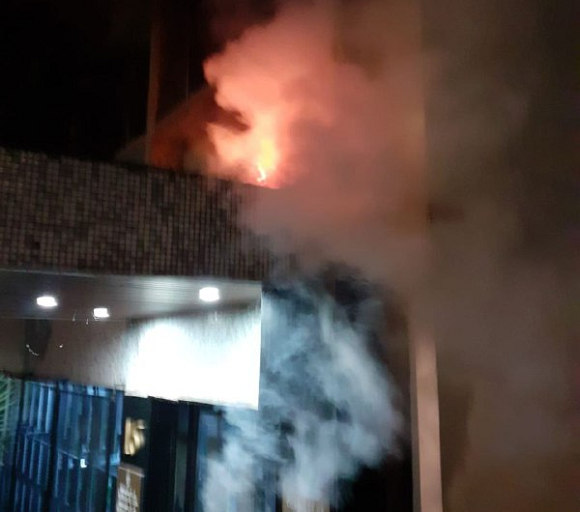 Ataque terrorista contra embajada de Cuba en Francia: Lanzan tres cócteles Molotov Ataque terrorista contra embajada de Cuba en Francia: Lanzan tres cócteles Molotov