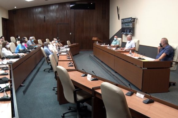 Díaz-Canel: No puede haber contemplación con la venta ilegal de medicamentos Díaz-Canel: No puede haber contemplación con la venta ilegal de medicamentos