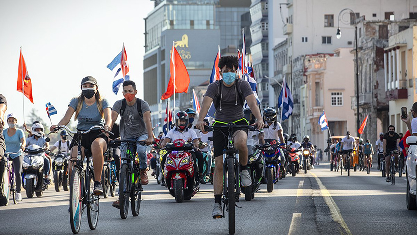 Por Cuba, caravana de corazones esta mañana por el Malecón Por Cuba, caravana de corazones esta mañana por el Malecón