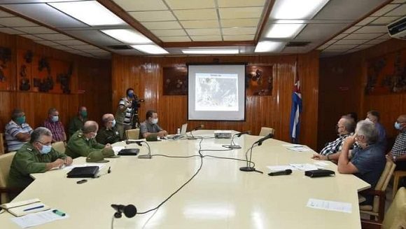 Presidente cubano, junto al primer ministro, recorren Pinar del Río tras paso del Huracán Ida Presidente cubano, junto al primer ministro, recorren Pinar del Río tras paso del Huracán Ida