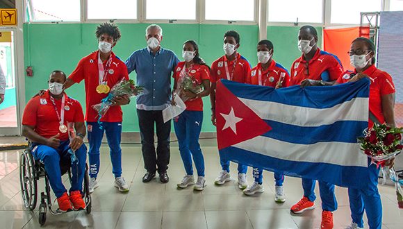 Recibe Díaz-Canel al último grupo de paratletas cubanos que asistió a los Juegos de Tokio Recibe Díaz-Canel al último grupo de paratletas cubanos que asistió a los Juegos de Tokio