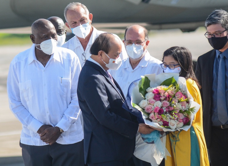 Díaz-Canel: Bienvenido a #Cuba estimado compañero Nguyen Xuan Phuc Díaz-Canel: Bienvenido a #Cuba estimado compañero Nguyen Xuan Phuc