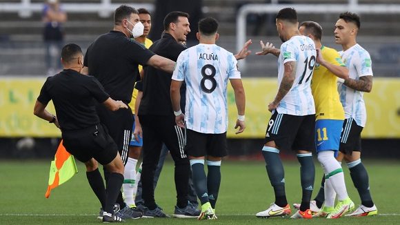 FIFA lamenta escenas que precedieron a la suspensión del partido entre Brasil y Argentina FIFA lamenta escenas que precedieron a la suspensión del partido entre Brasil y Argentina