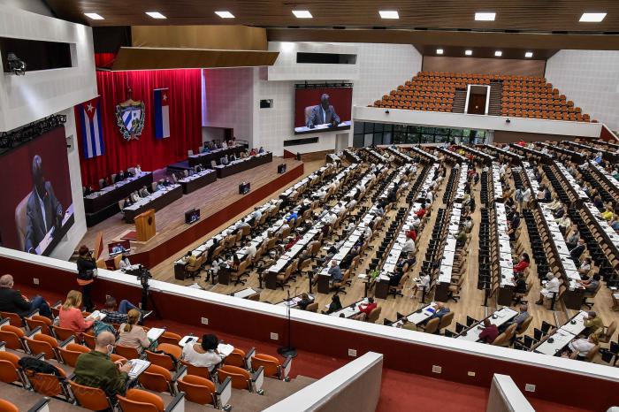 Raúl Castro y Díaz-Canel en clausura del Séptimo Periodo Ordinario de Sesiones de la Asamblea Nacional Raúl Castro y Díaz-Canel en clausura del Séptimo Periodo Ordinario de Sesiones de la Asamblea Nacional