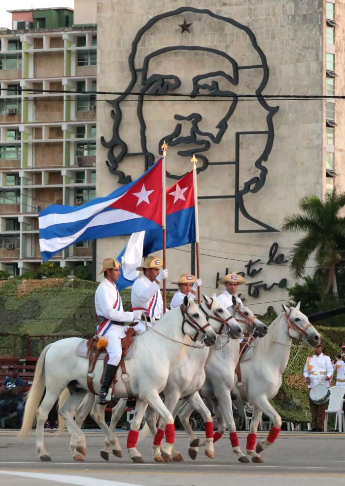 La razón es nuestro escudo La razón es nuestro escudo