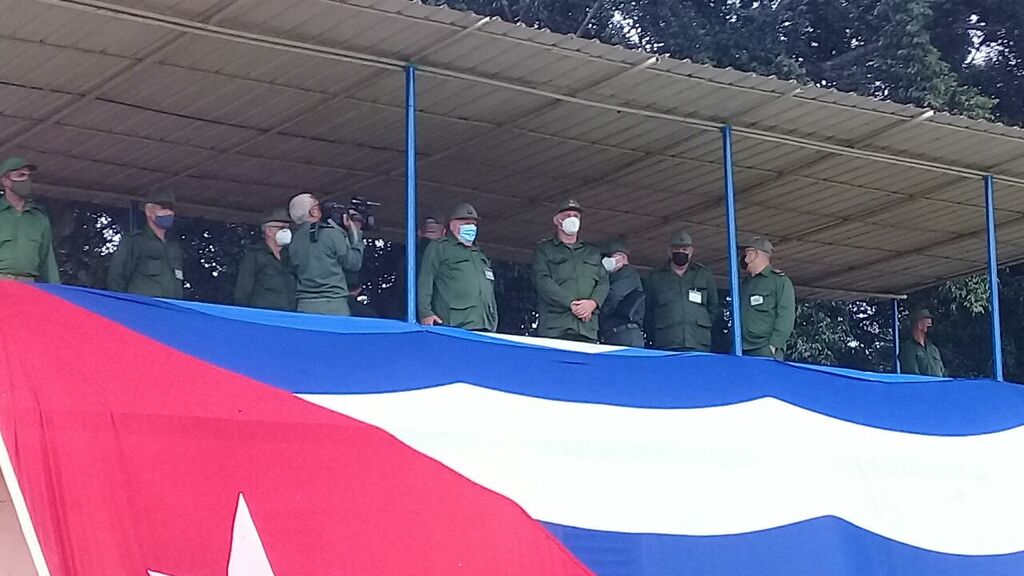 Asiste Díaz-Canel a Bastión Estudiantil en el Día Nacional de la Defensa Asiste Díaz-Canel a Bastión Estudiantil en el Día Nacional de la Defensa