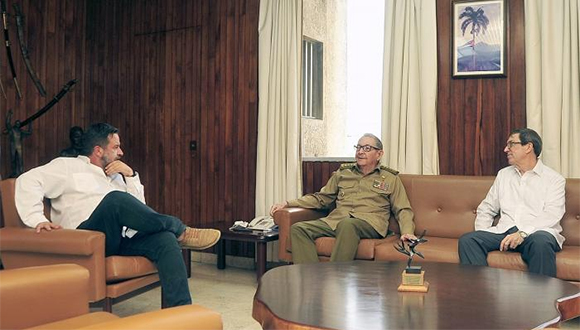 Sostuvo Raúl Castro encuentro con eurodiputado Manuel Pineda Sostuvo Raúl Castro encuentro con eurodiputado Manuel Pineda