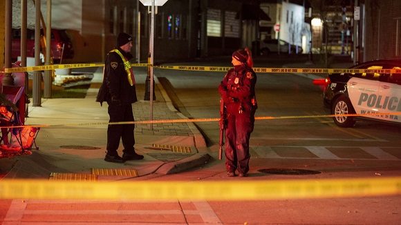 Al menos cinco personas han muerto en un atropello durante un desfile en Wisconsin, EEUU Al menos cinco personas han muerto en un atropello durante un desfile en Wisconsin, EEUU