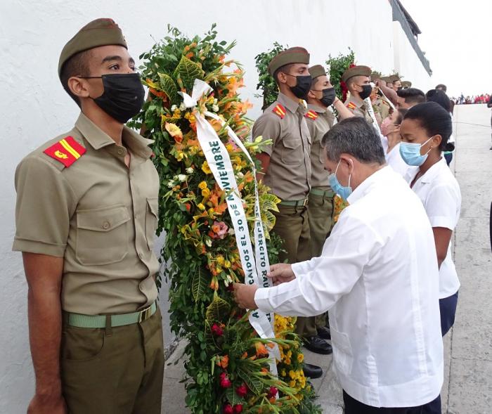 Flores de Raúl Castro y Díaz-Canel honran el 65 aniversario del 30 noviembre Flores de Raúl Castro y Díaz-Canel honran el 65 aniversario del 30 noviembre