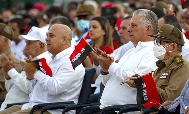Asisten Raúl Castro y Díaz-Canel a acto por el Día de la Rebeldía Nacional en Cienfuegos Asisten Raúl Castro y Díaz-Canel a acto por el Día de la Rebeldía Nacional en Cienfuegos