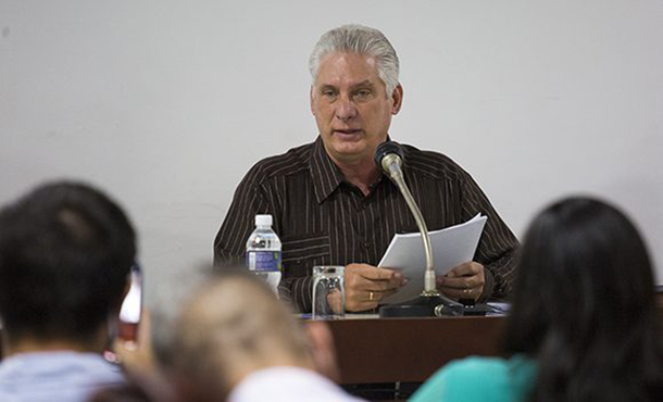 Presidente cubano asiste a intercambio sobre liquidación del presupuesto del Estado Presidente cubano asiste a intercambio sobre liquidación del presupuesto del Estado