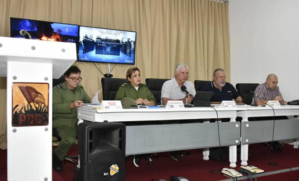 Díaz-Canel encabeza acciones de enfrentamiento al incendio en Base de Súpertanqueros de Matanzas