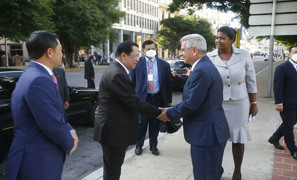 Tributo de Primer ministro de Cambodia al Apóstol José Martí Tributo de Primer ministro de Cambodia al Apóstol José Martí