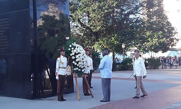Rinde primer ministro de Bahamas tributo a José Martí Rinde primer ministro de Bahamas tributo a José Martí