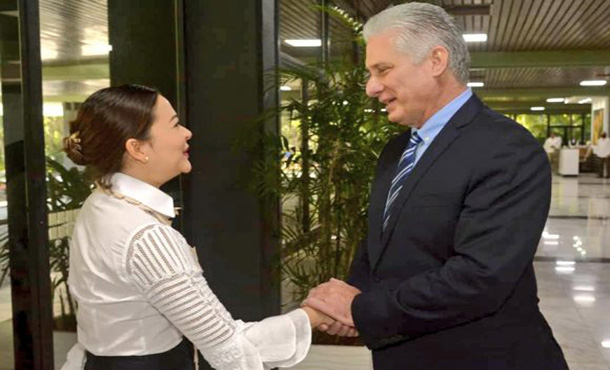 Recibe presidente cubano a ministra de Relaciones Exteriores de Panamá Recibe presidente cubano a ministra de Relaciones Exteriores de Panamá