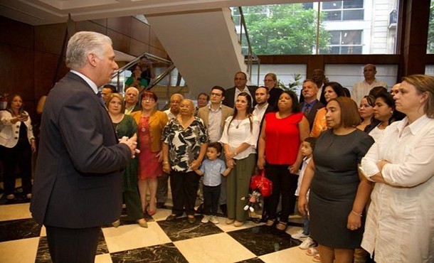 Sostiene Díaz-Canel encuentro con la misión estatal que cumple labor en Argentina
