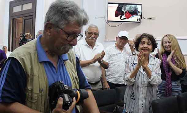 Felicita Díaz-Canel a ganadores de premios nacionales de Periodismo Felicita Díaz-Canel a ganadores de premios nacionales de Periodismo