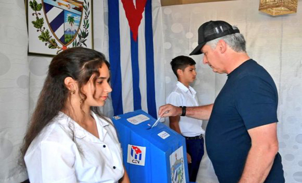 Presidente cubano ejerce su derecho al voto en elecciones nacionales Presidente cubano ejerce su derecho al voto en elecciones nacionales
