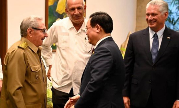 Recibido presidente de Parlamento vietnamita por Raúl y Díaz-Canel Recibido presidente de Parlamento vietnamita por Raúl y Díaz-Canel