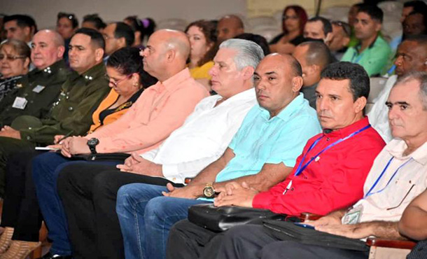 Participa presidente cubano en elección del gobernador y vicegobernador de Villa Clara Participa presidente cubano en elección del gobernador y vicegobernador de Villa Clara