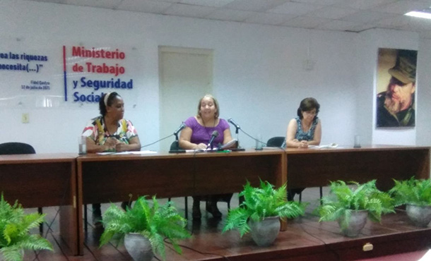 Nuevo decreto protege a gestantes solidarias trabajadoras y otras figuras reconocidas en el Código de las Familias Nuevo decreto protege a gestantes solidarias trabajadoras y otras figuras reconocidas en el Código de las Familias