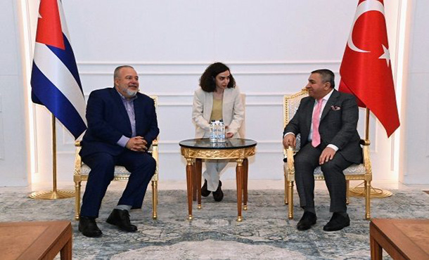 En Türkiye primer ministro cubano Manuel Marrero Cruz En Türkiye primer ministro cubano Manuel Marrero Cruz