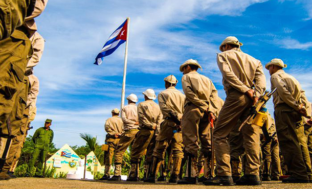 Felicita Raúl Castro al Ejército Juvenil del Trabajo Felicita Raúl Castro al Ejército Juvenil del Trabajo