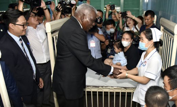Prosigue en Quang Binh visita oficial de Esteban Lazo a Vietnam Prosigue en Quang Binh visita oficial de Esteban Lazo a Vietnam