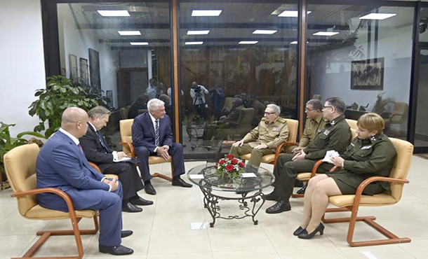 Reciben Raúl Castro y Díaz-Canel a Ministro del Interior de Rusia