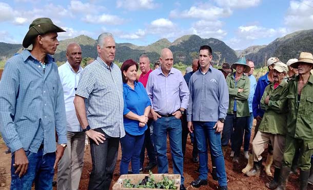 Recorre Díaz-Canel centros económicos de occidental provincia de Cuba