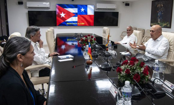 Firman acuerdo de intercambio y cooperación partidos comunistas de Cuba y Chile Firman acuerdo de intercambio y cooperación partidos comunistas de Cuba y Chile